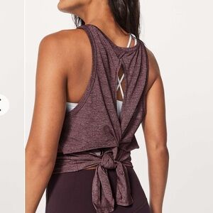 Lululemon Hold & Let Flow Cutout Twist Tie-back Tank S/M